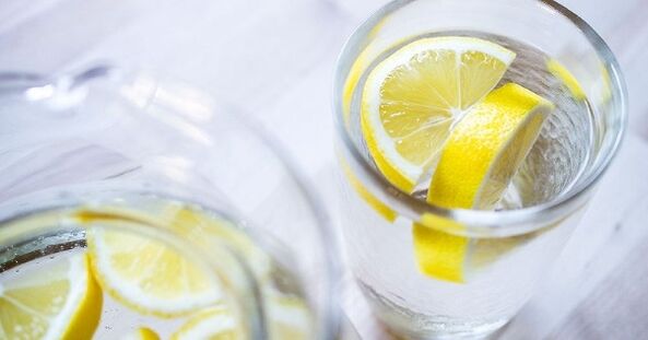 Adding lemon juice to water will make it easier for you to stick to a water diet. 